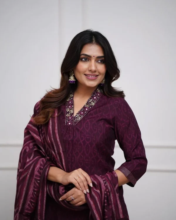 women festive special cotton magenta dupatta set women new off white cotton co ord set (copy)