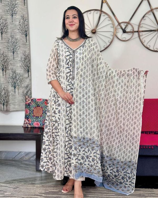 women khadi silk green dupatta set (copy)