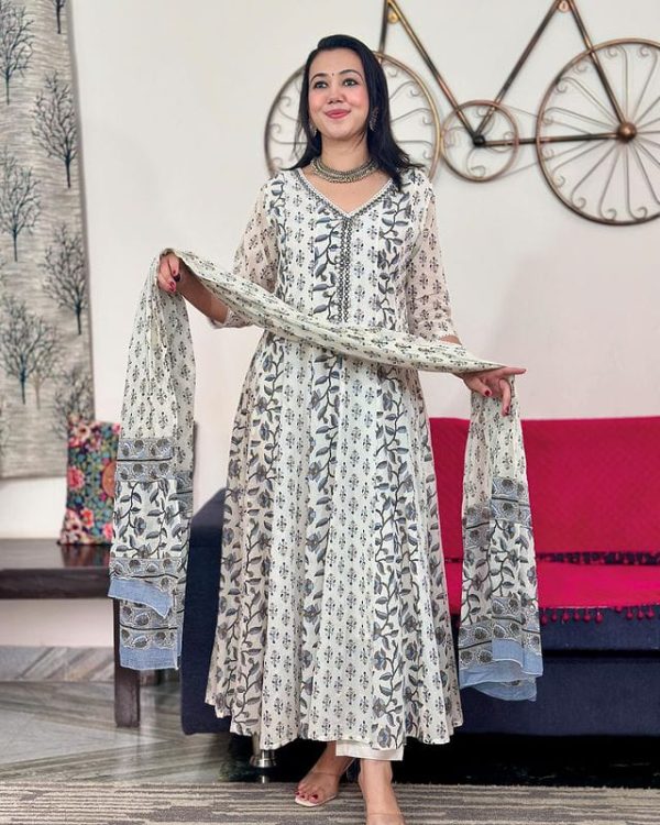 printed anarkali kurti with mulmul dupatta set