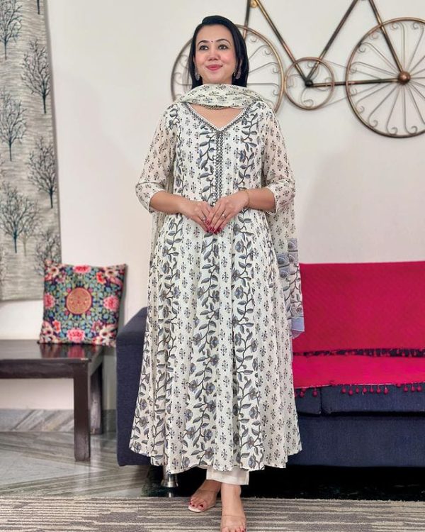 printed anarkali kurti with mulmul dupatta set