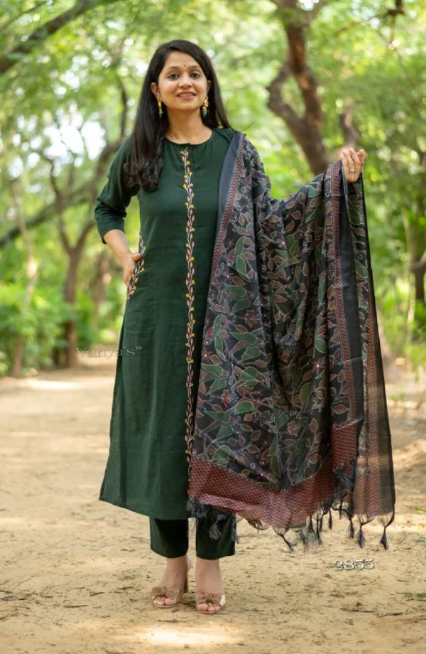women pink embroidery yoke cotton dupatta set (copy) women pink embroidery yoke cotton dupatta set (copy)