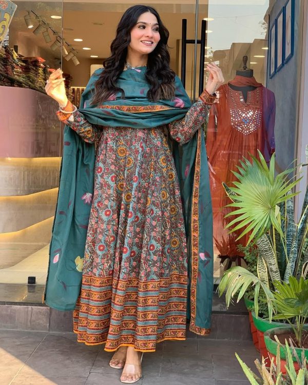 elegant pure cotton embroidered kurta set (copy)