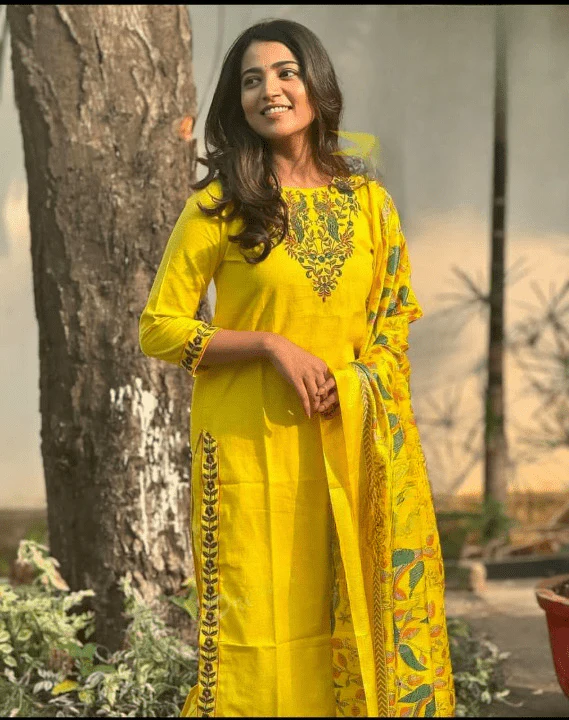 women cotton yellow dupatta set (copy) women cotton slub yellow and madhubani print dupatta set
