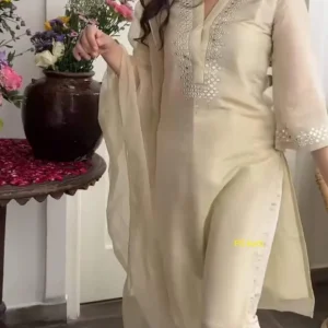 women off white chanderi dupatta set