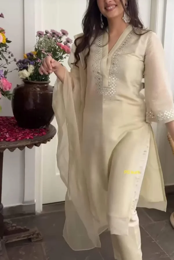 women off white chanderi dupatta set