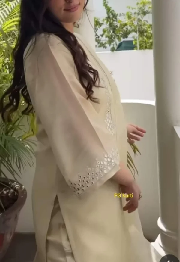 women off white chanderi dupatta set