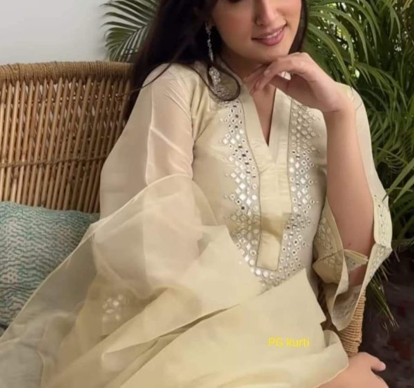 women off white chanderi dupatta set