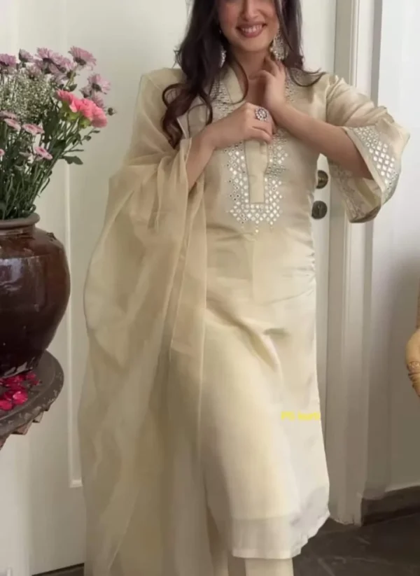 women off white chanderi dupatta set