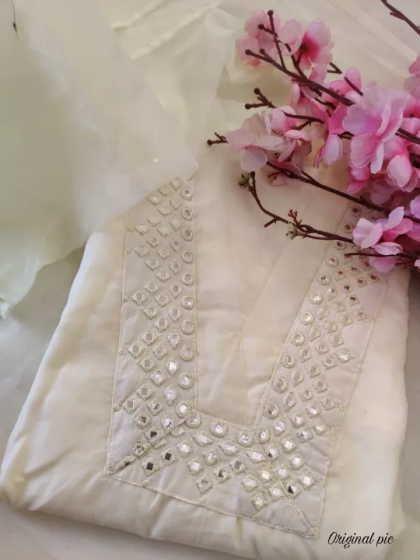 women off white chanderi dupatta set