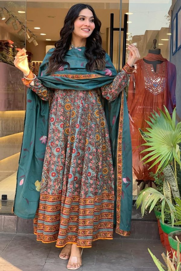 elegant pure cotton embroidered kurta set (copy)